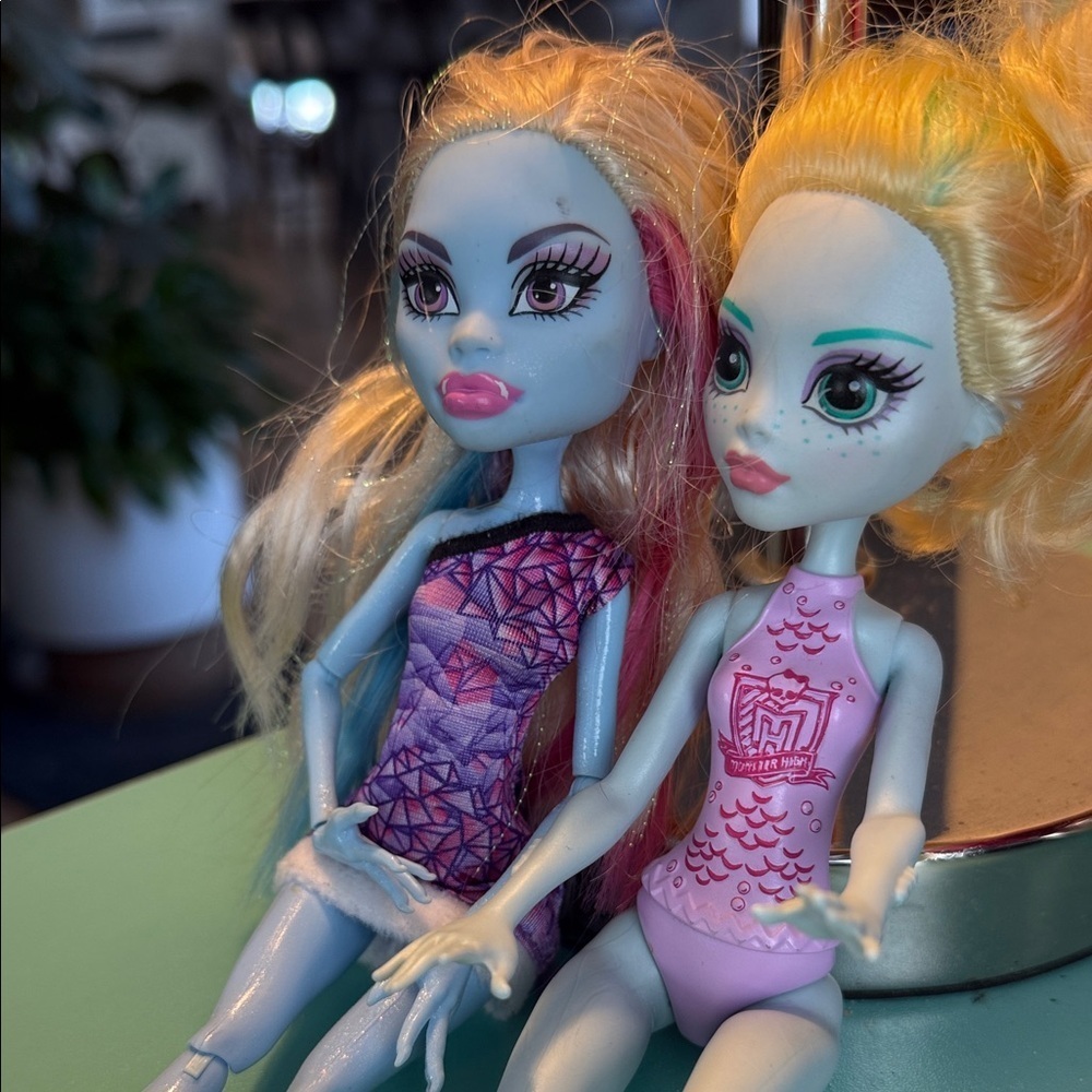 Monster High Draculara Fashion Dolls toys lot of 2 girls aqua designer dress - Picture 3 of 7